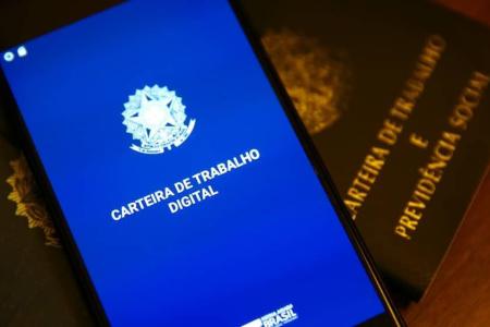 Desemprego cai a 5,3% e atinge menor nível da série histórica