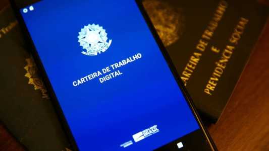 Taxa de desemprego ficou em 8,4% no trimestre móvel encerrado em janeiro, diz IBGE
