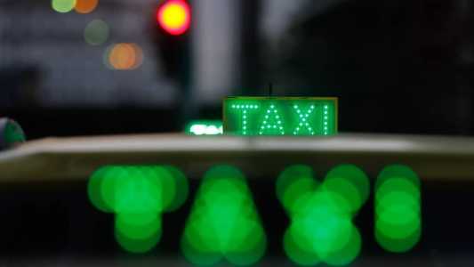 Taxista recebeu várias facadas na região do pescoço e morreu no hospital