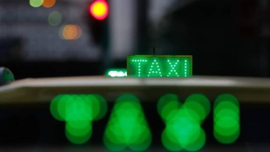 Taxista recebeu várias facadas na região do pescoço e morreu no hospital