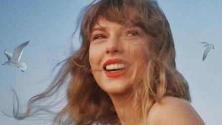 Taylor Swift na foto de capa da regravação do álbum '1989'