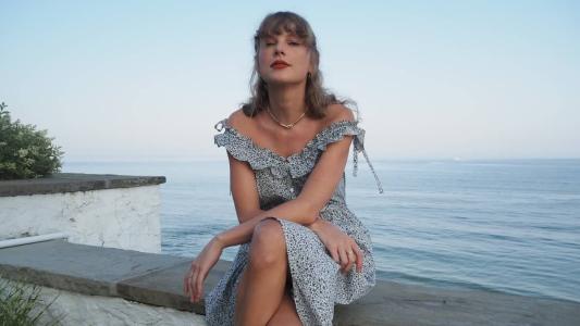 Taylor Swift tem regravado e relançado álbuns