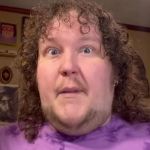 Influencer de 33 anos morre após sofrer ataque cardíaco