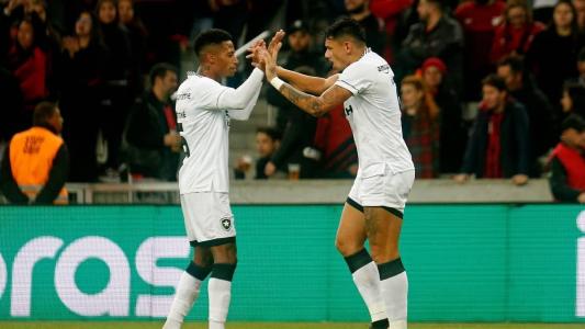 Tchê Tchê e Tiquinho Soares estarão entre os titulares do Botafogo contra o Palmeiras
