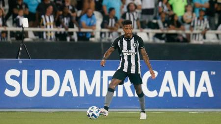 Tchê Tchê, no Nilton Santos, em ação pelo Botafogo na Sul-Americana