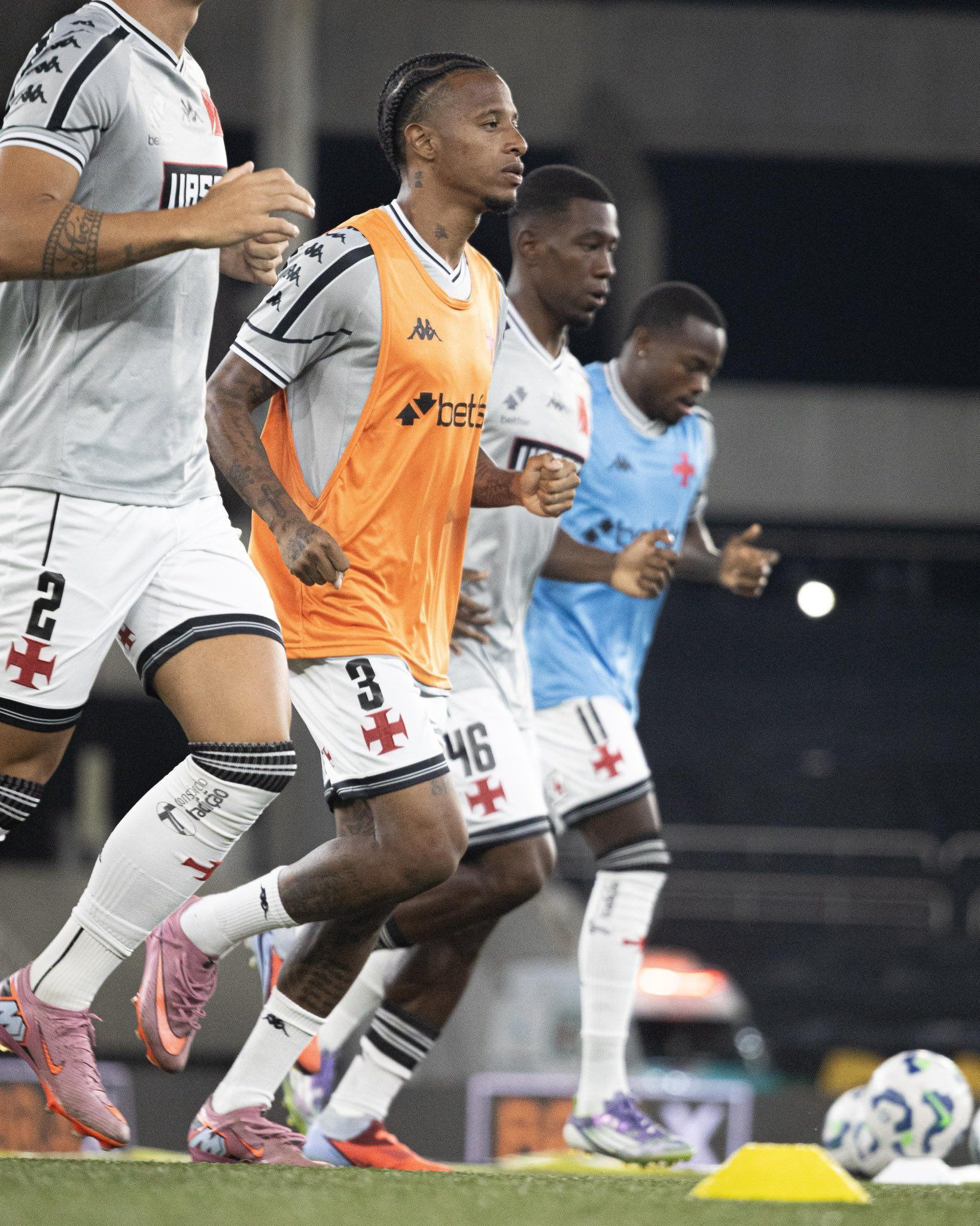 Questionado em mudanças, Fernando Diniz explica estilo de jogo do Vasco