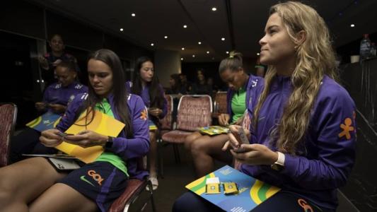Team activity da Seleção Feminina Principal na Gold Coast - Entrega do álbum CBF