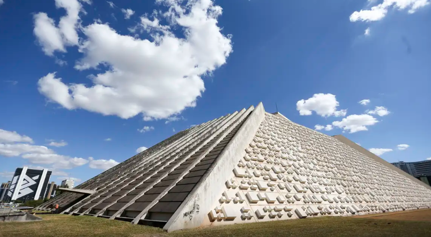 Ícone de Brasília, Teatro Nacional reabre após 10 anos