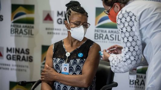 Técnica de enfermagem Maria do Bomsucesso, de 57 anos, trabalha no Hospital Eduardo de Menezes