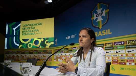 Técnica Simone Jatobá convocou jogadoras Sub-19 para torneio no Uruguai, em setembro
