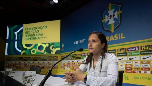 Técnica Simone Jatobá convocou jogadoras Sub-19 para torneio no Uruguai, em setembro