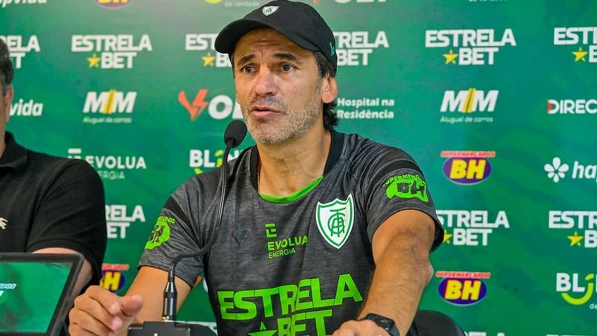 Bustos é apresentado no América e fala sobre elenco: 'Não existe titular ou reserva'