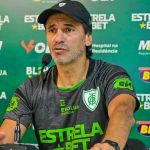 Bustos é apresentado no América e fala sobre elenco: 'Não existe titular ou reserva'