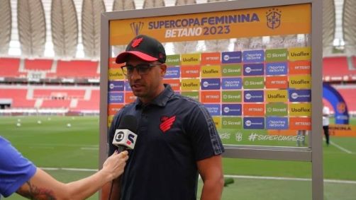 Técnico comandou o Athletico contra o Inter, no Beira-Rio, na Supercopa feminina deste ano