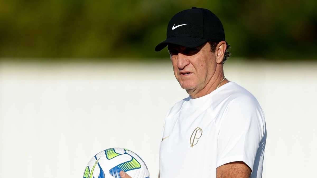 Vampeta diz que Cuca colocou cargo à disposição no Corinthians; técnico se manifesta 