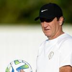 Vampeta diz que Cuca colocou cargo à disposição no Corinthians; técnico se manifesta