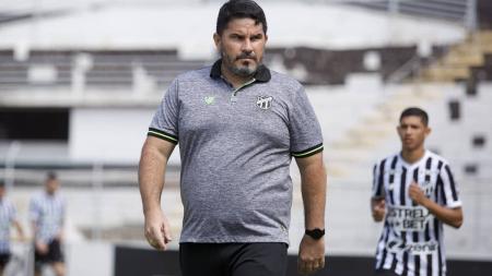 Técnico do Ceará, Eduardo Barroca, que comanda um dos times com melhor campanha como visitante na Série B