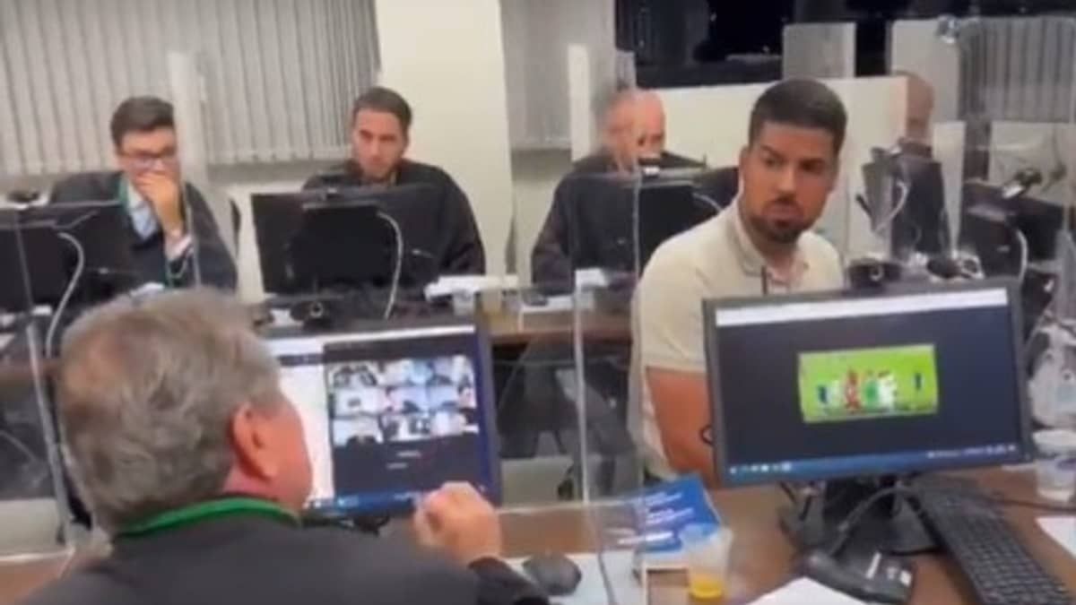 Auditor do TJD dá declaração xenofóbica contra técnico do Coritiba; clubes protestam