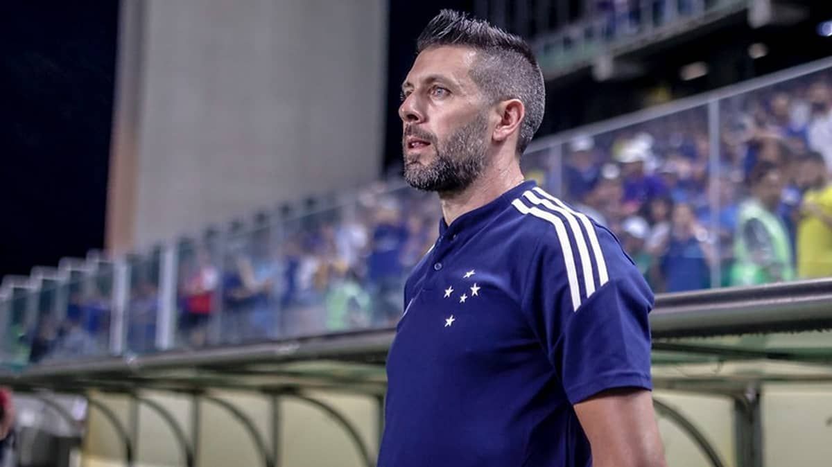 Pezzolano projeta Cruzeiro 'mais forte do Brasil' em até quatro anos 