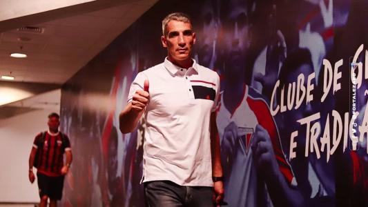 Técnico do Fortaleza, Juan Pablo Vojvoda, na chegada ao Castelão para enfrentar o Bahia