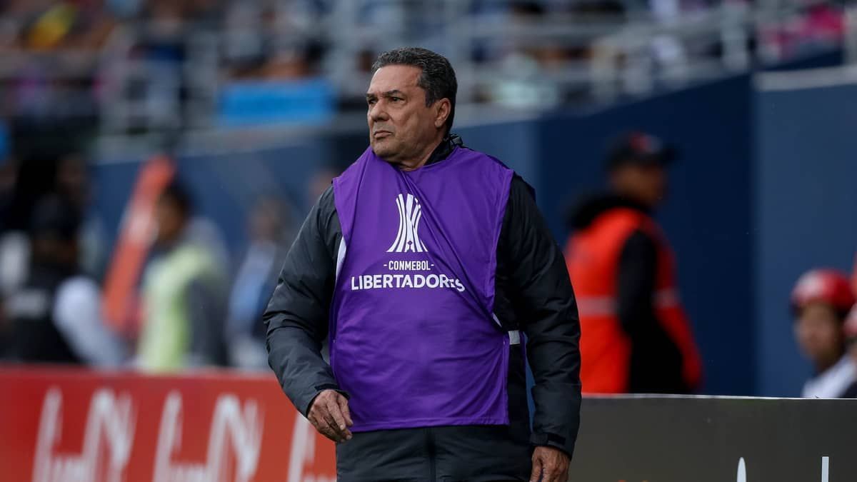 Luxa vê Corinthians evoluindo mesmo após eliminação na Libertadores