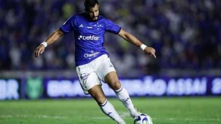 Técnico fez análise sobre revezamento entre Henrique Dourado (foto) e Gilberto