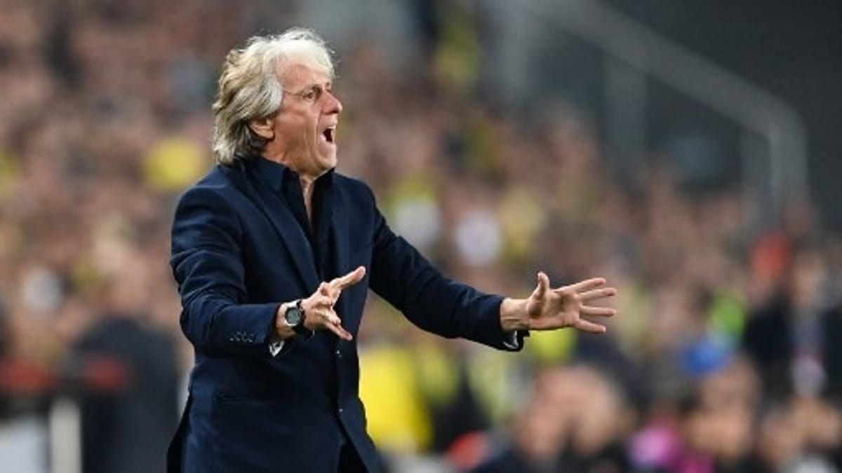 Ex-meia conta que recomendou a Jorge Jesus não fechar com Atlético