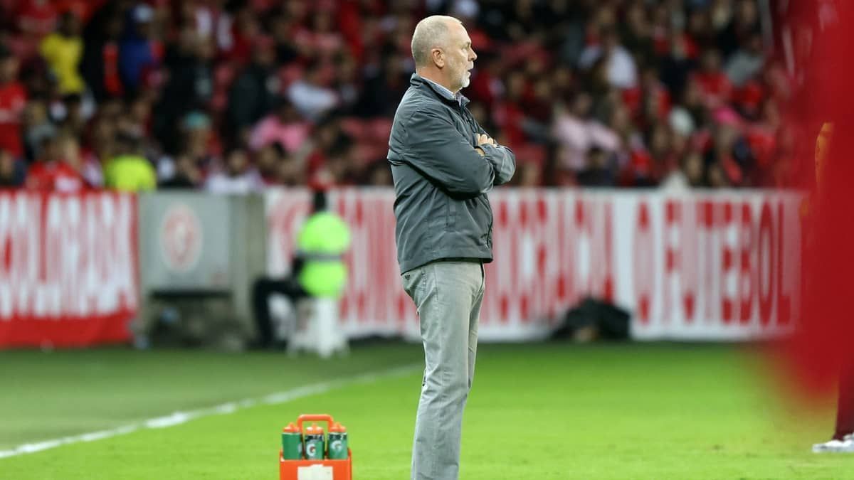 Mano Menezes assume responsabilidade pela derrota do Inter para o Athletico