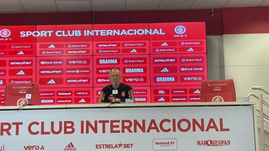 Técnico Mano Menezes concedeu entrevista coletiva após a vitória de 1 a 0 no Beira-Rio