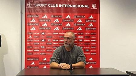 Técnico Mano Menezes reclama sobre parte física do Inter