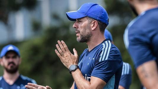 Técnico Paulo Pezzolano deve mudar o Cruzeiro para o confronto com o Pouso Alegre