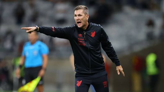 Técnico Paulo Turra tenta fazer a equipe subir na tabela