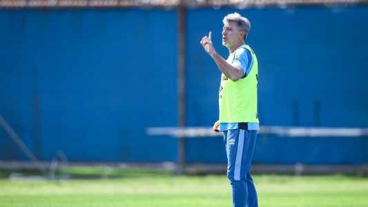 Técnico Renato Portaluppi teve mais uma reunião com o elenco nesta quinta (24)
