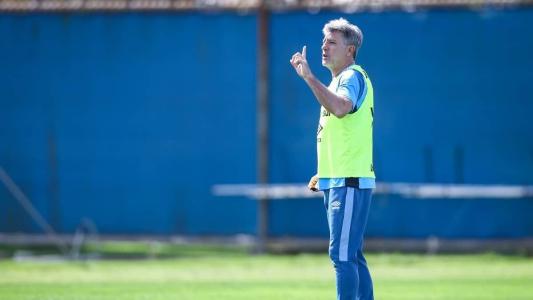Técnico Renato Portaluppi teve mais uma reunião com o elenco nesta quinta (24)