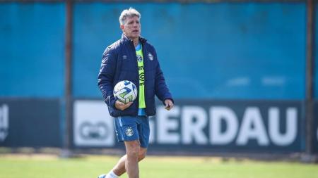 Técnico Renato Portaluppi comandará treinos em Atibaia, no interior de São Paulo