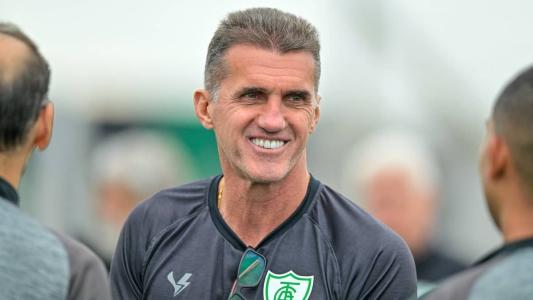 Técnico Vagner Mancini durante treino na tarde desta terça-feira na Ciudad Desportiva Luis Suárez, no Uruguai
