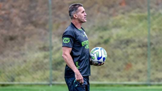 Técnico Vagner Mancini pode mudar a escalação do América para enfrentar o Flamengo