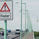 Tecnologia identifica sinais de trânsito e evita multas por velocidade