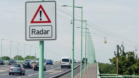 Tecnologia identifica sinais de trânsito e ajusta velocidade de veículo