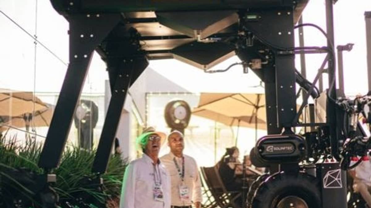 Robô sem agrotóxico mata insetos com choques