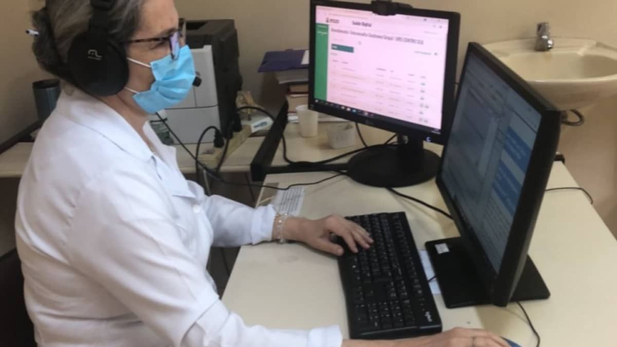 Teleconsultas têm horário ampliado pela prefeitura de BH para atender pacientes com doenças respiratórias e arboviroses