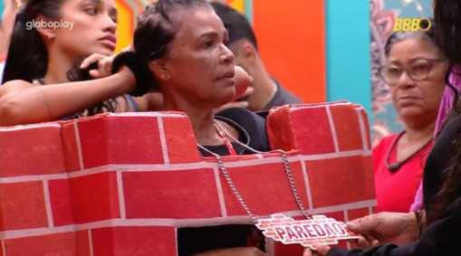 Maike e Vilma cumprem castigo do Monstro