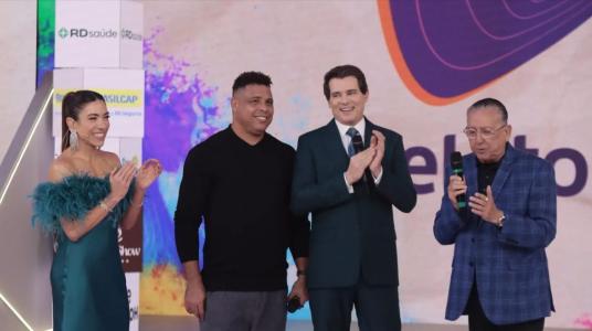 Patrícia Abravanel, Ronado, Celso Portiolli e Galvão Bueno durante o Teleton