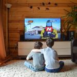 Um truque simples para limpar a tela da sua TV e deixá-la como nova