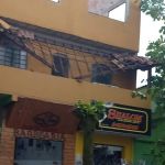 Telhado desaba durante ventania e morador desesperado grita: 'é furacão'; veja