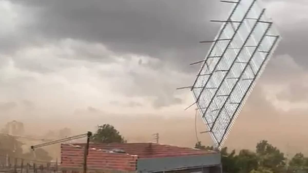 Vídeo: ventania forte arranca telhado de casa e arrasta estrutura pela cidade