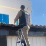 Jovem mantida em cárcere privado pelo marido é resgatada pelo telhado de casa em Minas