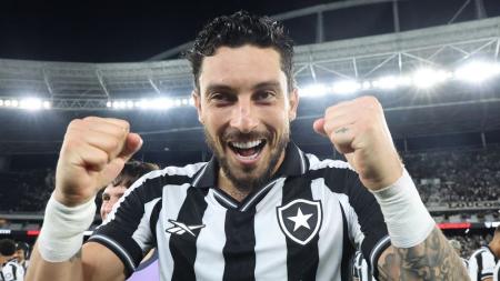 Telles celebra vitória do Botafogo