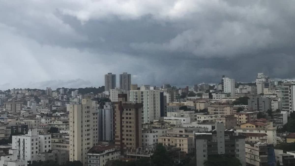 Previsão do tempo: pancadas de chuva acompanhadas de raios são previstas para esta terça-feira  