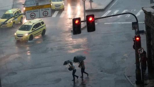 TempestadeFim de semana terá temporais e ventos fortes no Sudeste e Centro-Oeste